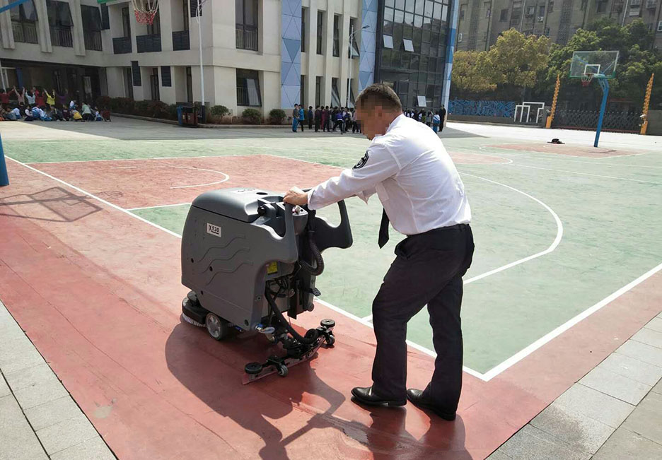 江西大型清潔設(shè)備多功能洗地機(jī)和電動(dòng)<a href=http://hfzhongcheng.cn target=_blank class=infotextkey>掃地車生產(chǎn)廠</a>